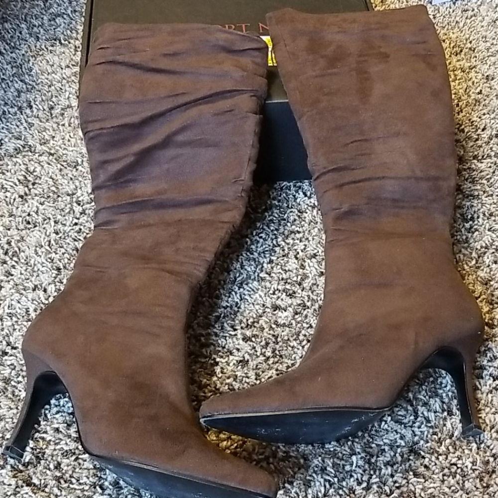 Newport News brown scrunch boots